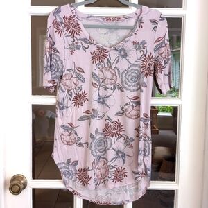 Women's Maurices Small Tshirt Shirt Short Sleeve Floral Pink Top Soft Stretchy